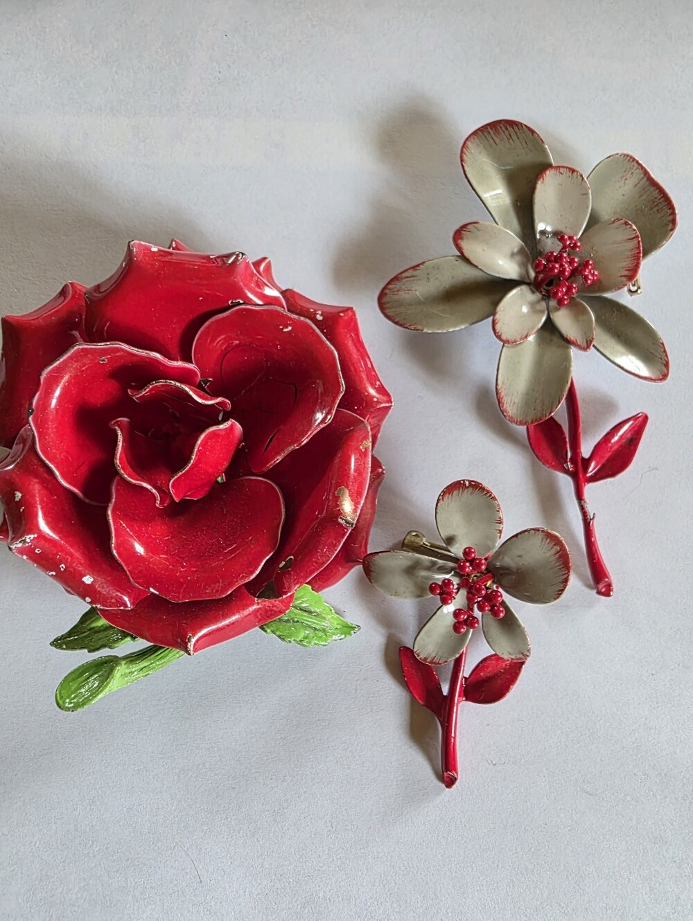 Lot Of 3 Red And Gray Vintage Enamel Floral Pins 70s
